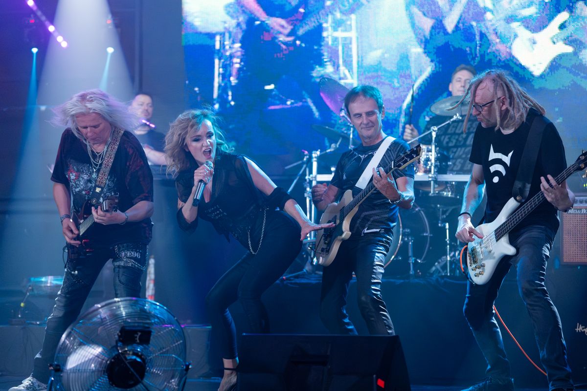 Szandi Rock Band: Szandi, Bogdán Csaba, Alapi István, Pompor ‘Samu’ László, Takács ‘Kanóc’ Roland, Wirth Zoltán