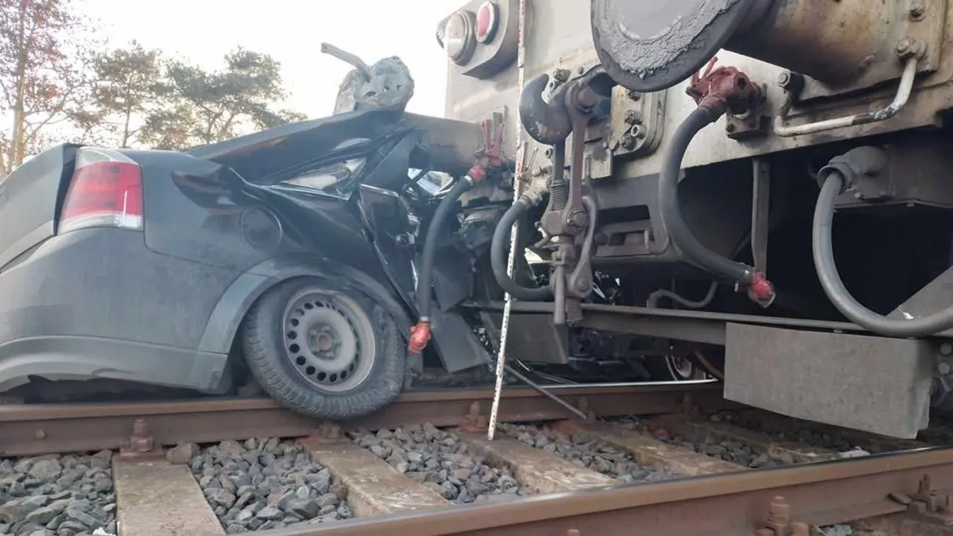 Vonatbaleset: egy házaspár hajtott a vonat elé