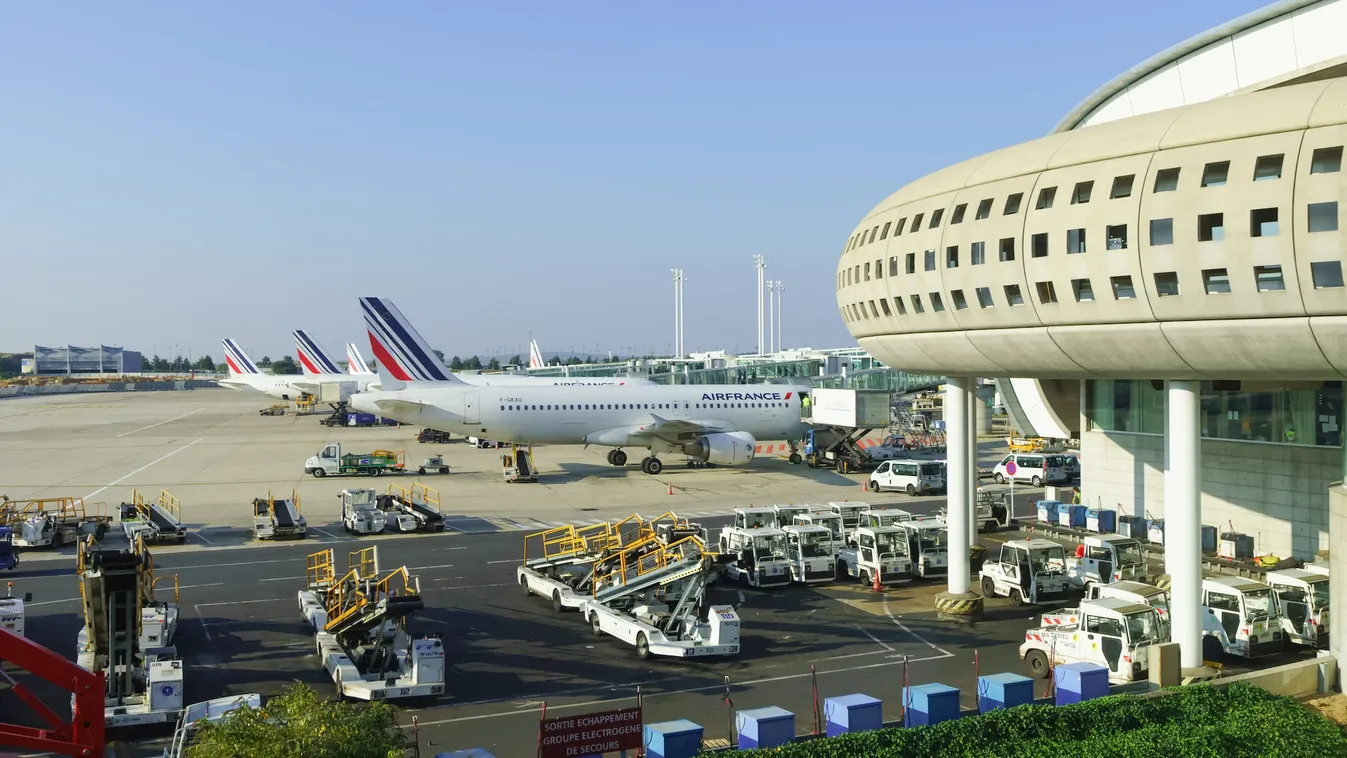 Egy drogkartell fegyveresei betörtek a párizsi repülőtérre