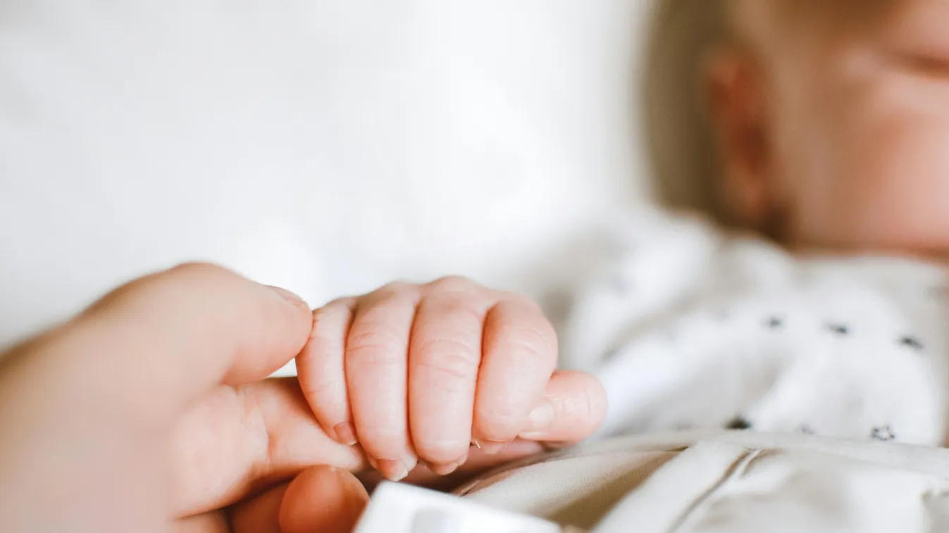 "Elsírtam magam, amikor meghallottam a szívverését" - 23 vetélés után született meg a csodababa