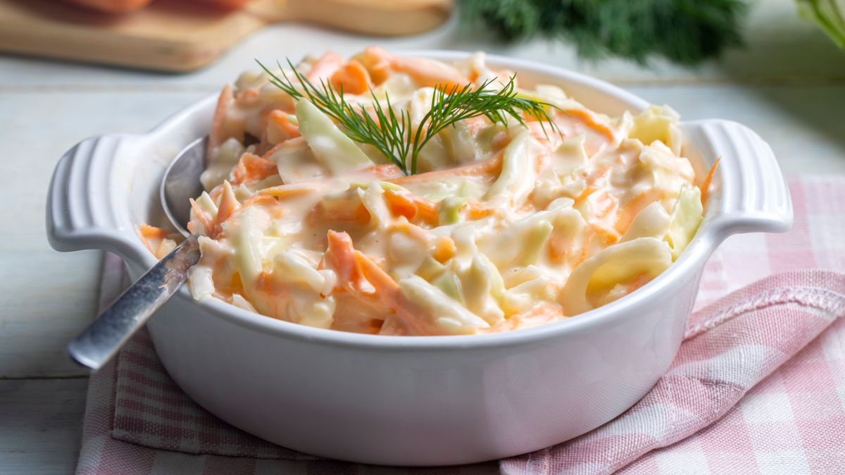 Saláta Coleslaw,Salad,Close,Up,On,A,Bowl.,Cabbage,,Carrot,Salad.