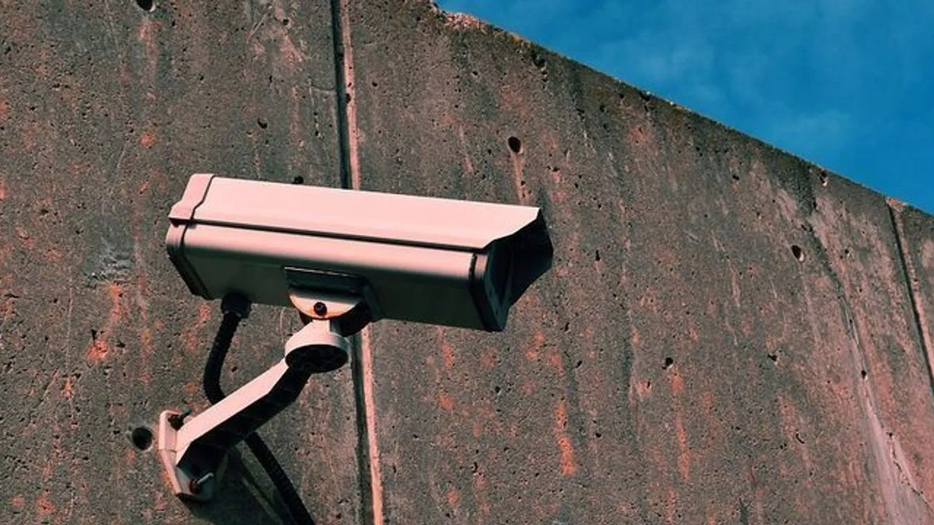 Borzasztó, amit a biztonsági kamera felvételén látott