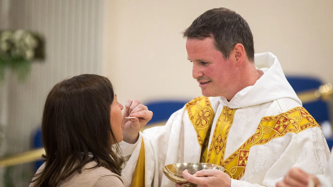 „Meguntam a pénzt és a modelleket" - papnak állt a Manchester United focistája