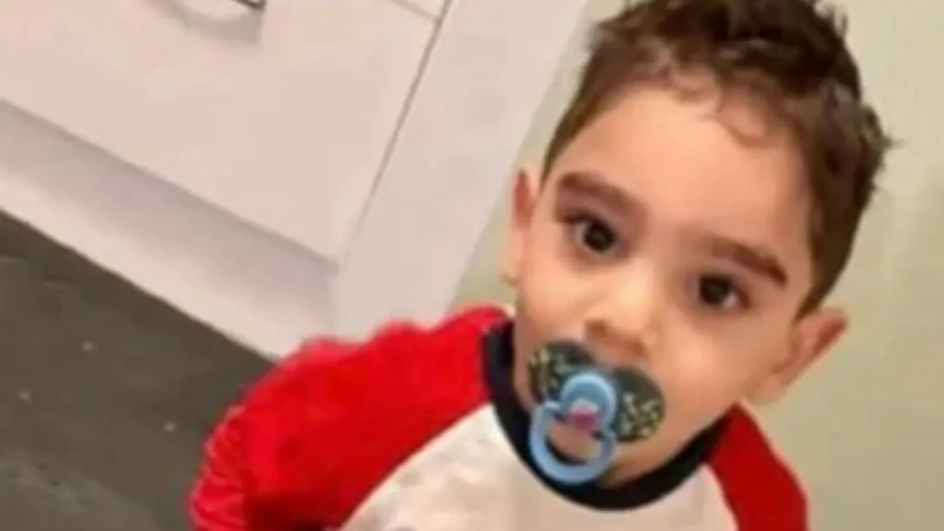 Berohant az apuka az égő szobába 3 éves fiáért, odavesztek