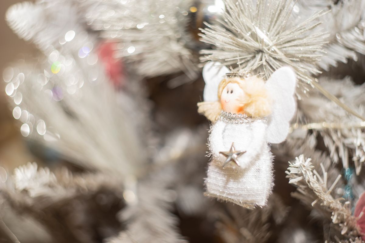 Karácsonyi angyalhoroszkóp Christmas,Angel,Ball,On,Christmas,Tree,,Closeup