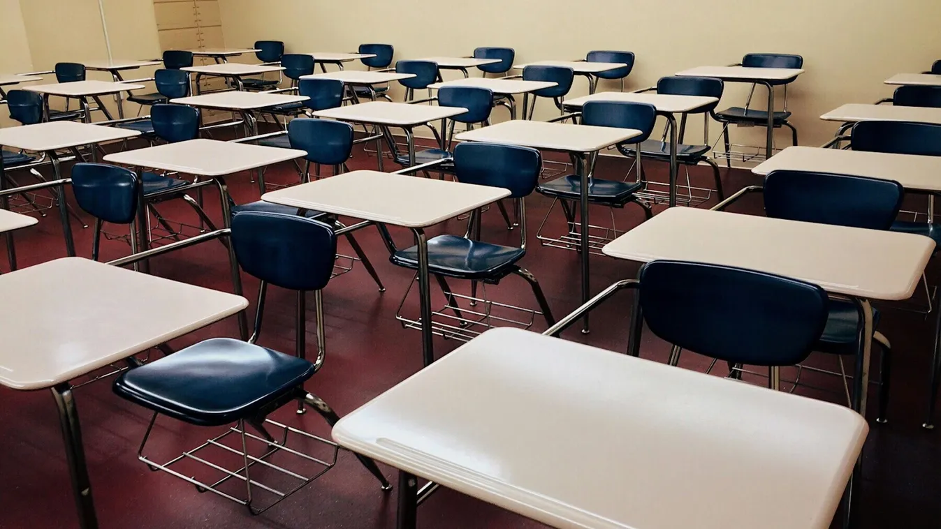 Iskolaőrre támadt az anya