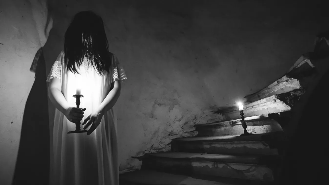 Három szellem fordult a mágushoz, karláncon lapultak