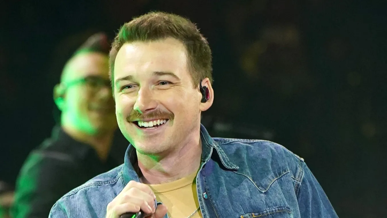 Rendőrök vitték el a 31 éves énekest