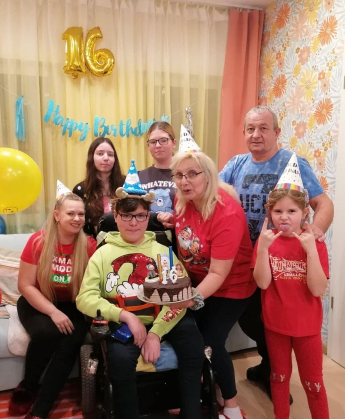 A Duchenne-szindrómában szenvedő Krisztián családja körében ünnepelte a 16.-ik születésnapját