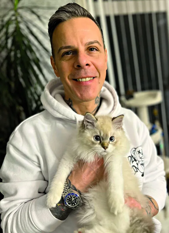 Csordás Tibi és a cicája, Angelina Cocoa - RIPOST - Adrián 
