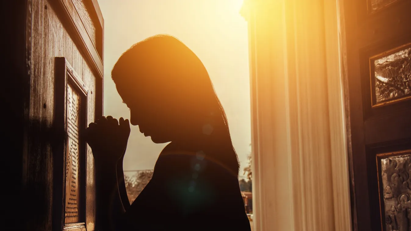 Lengyelországban betiltanák a kiskorúak gyónását