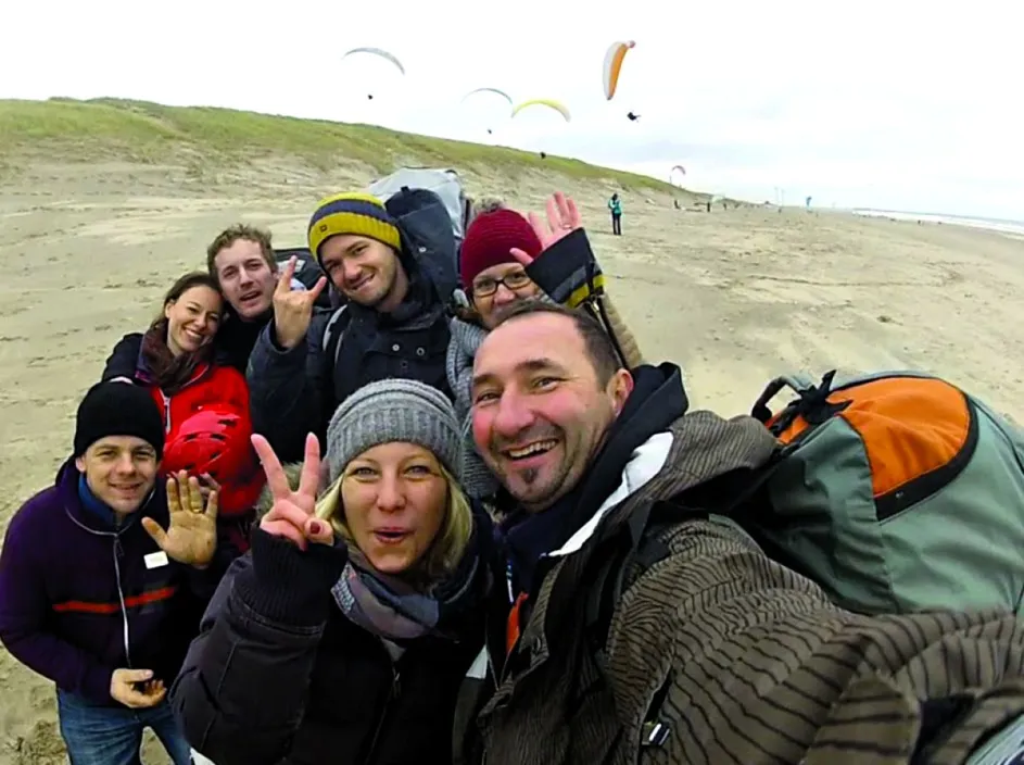 Valóság rovatban Gyócsi Brigitta siklóernyő-oktató - RIPOST