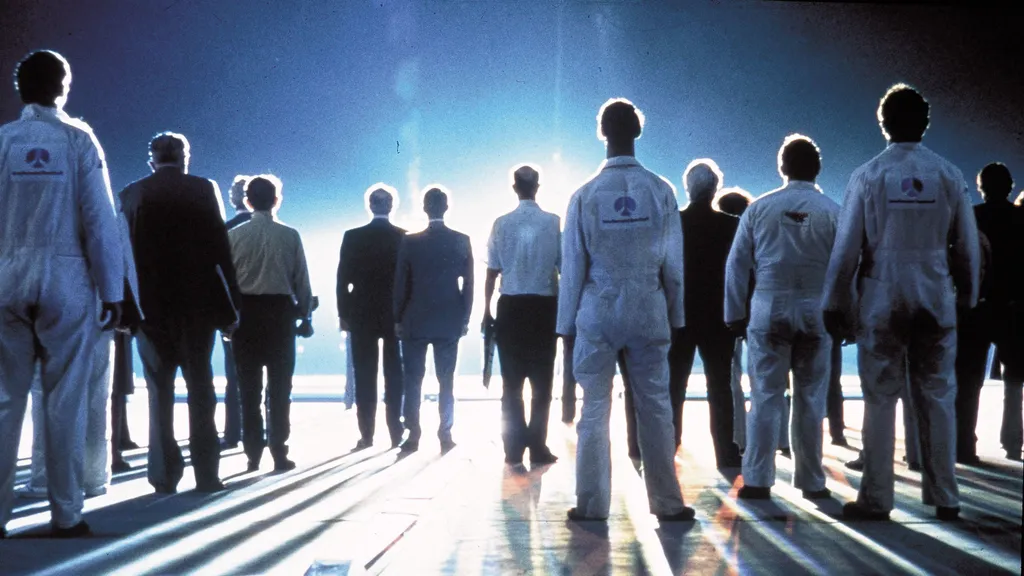 Valóság rovatban a Magyar Ufókutató Szövetség elnöke az Ufókról - Ripost (HÚZÓ SZOMBATRA)
