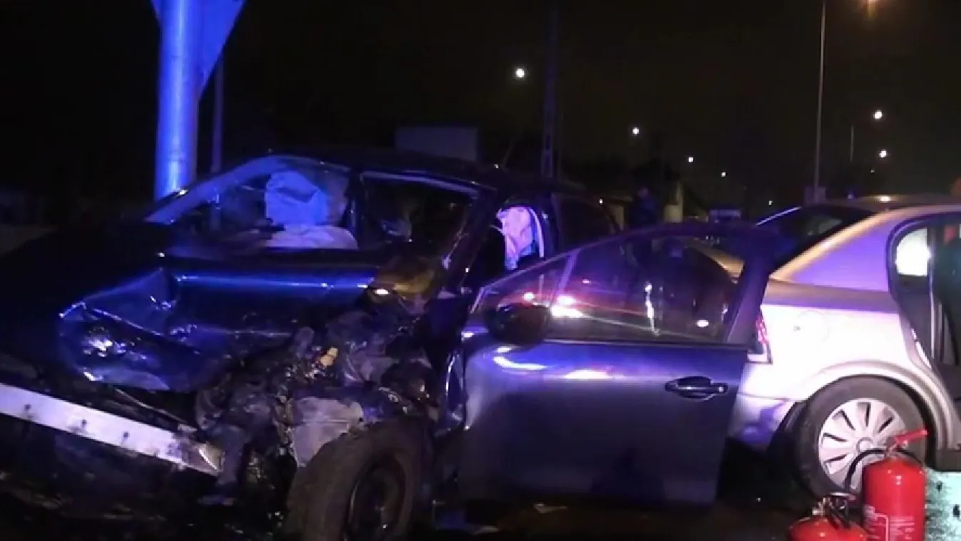 Két autó ütközött: egy egyéves kislány is kórházba került