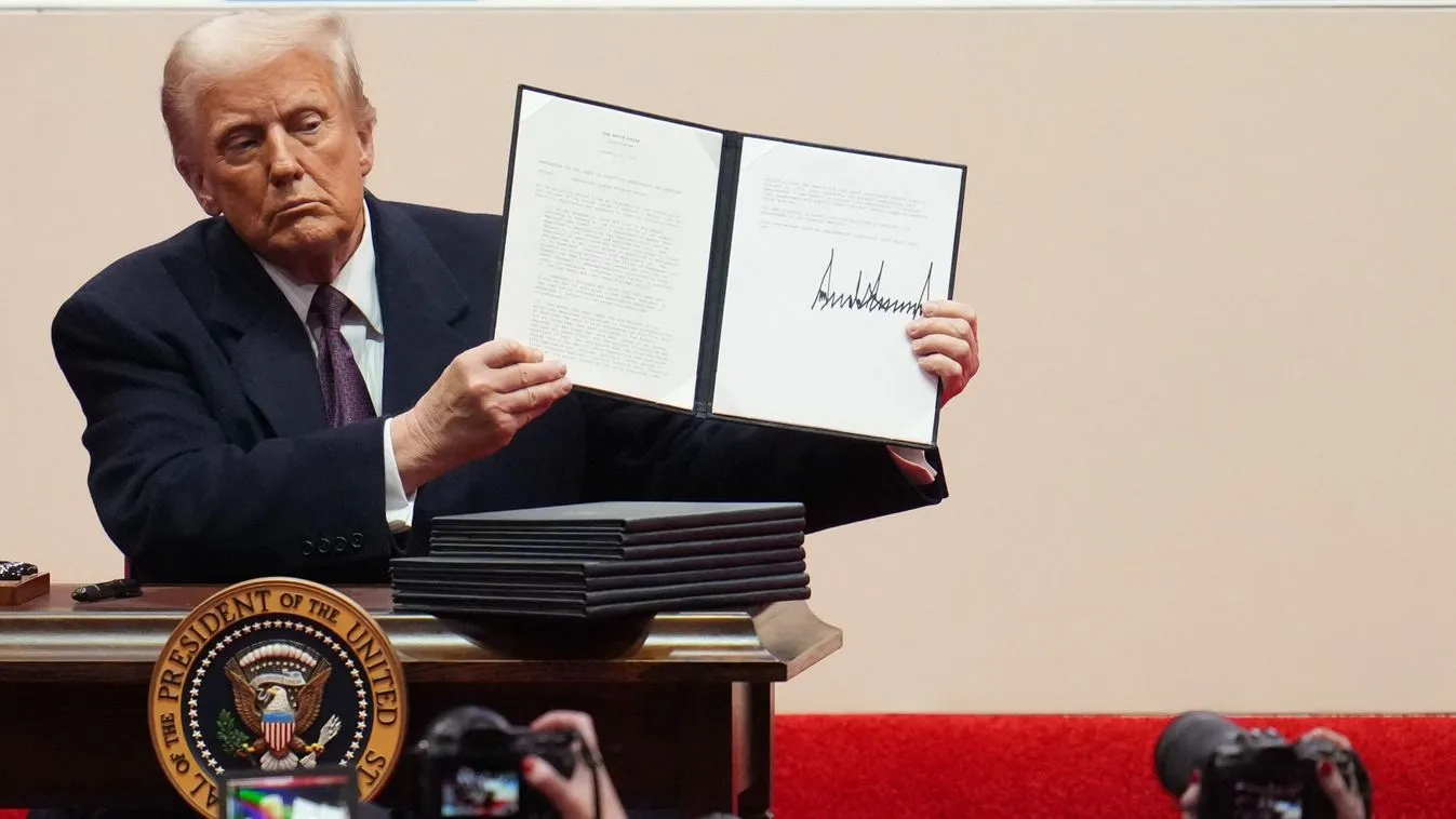 Trump húsz nemzetbiztonsági tiszt engedélyét vonta vissza