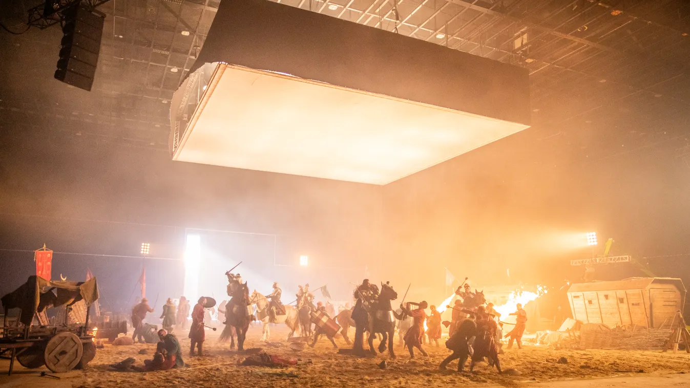 Csatajelenettel végződött a fóti stúdiókomplexum átadása