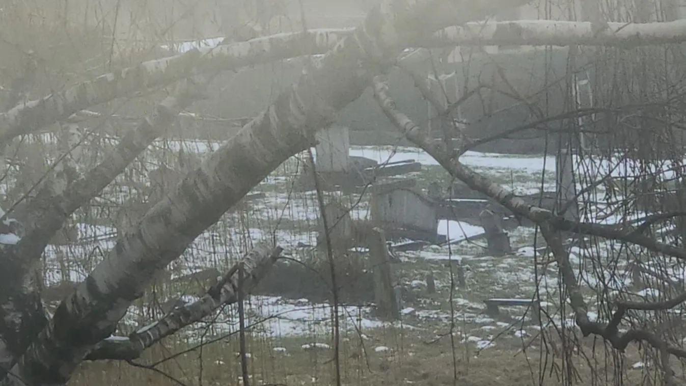 Rejtélyes kereszt jelent meg Juliannáék ágya felett