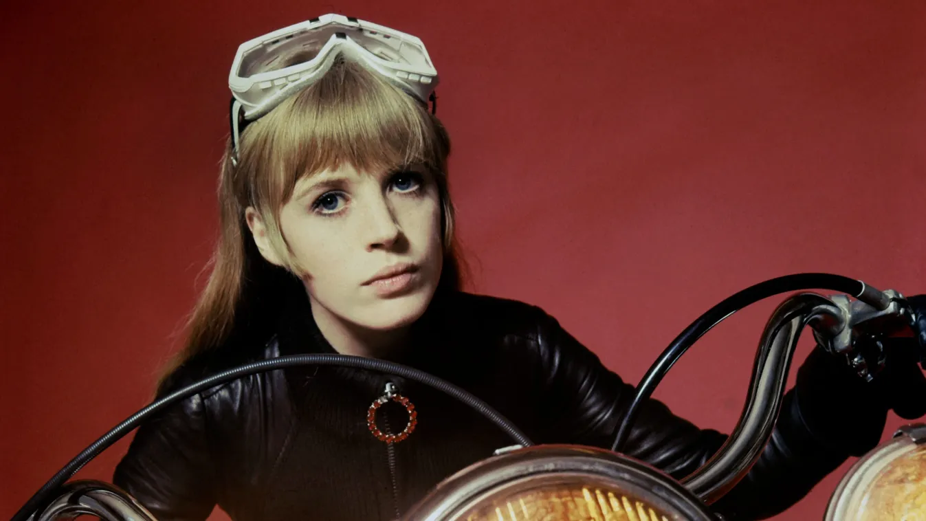 Gyászol a világ: legendás énekesnő távozott az élők sorából