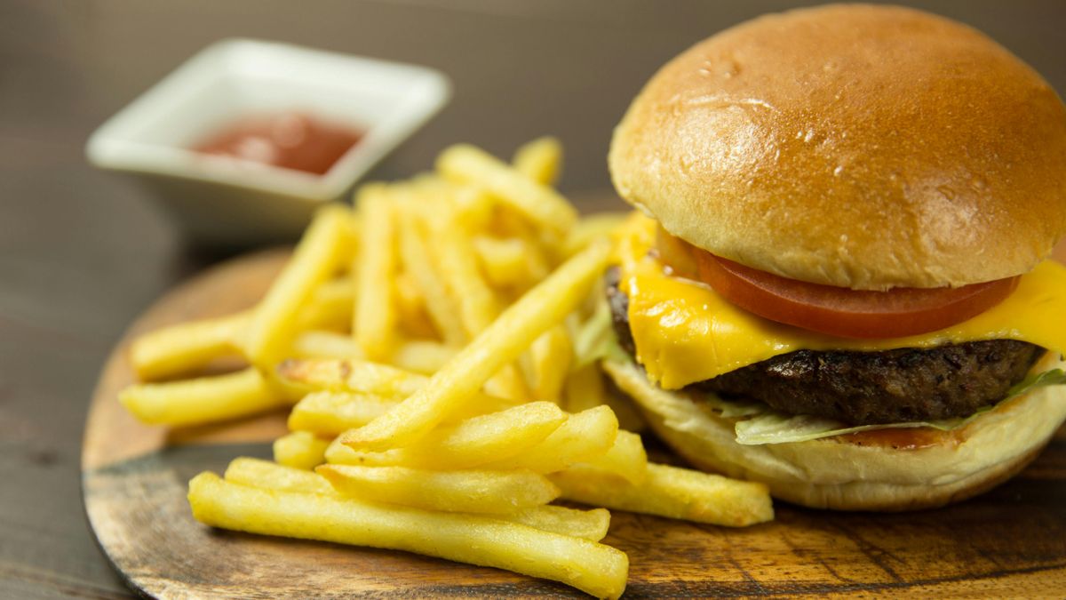 Nyolc hónapig élt hamburgeren egy férfi: ezt tette a testével a mérhetetlen hús és zsír