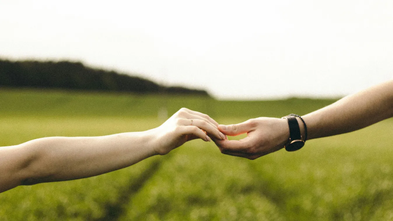 "Összejöttem a neten egy 30 évvel fiatalabb pasival - de mi van, ha személyesen nem tetszem majd neki?"