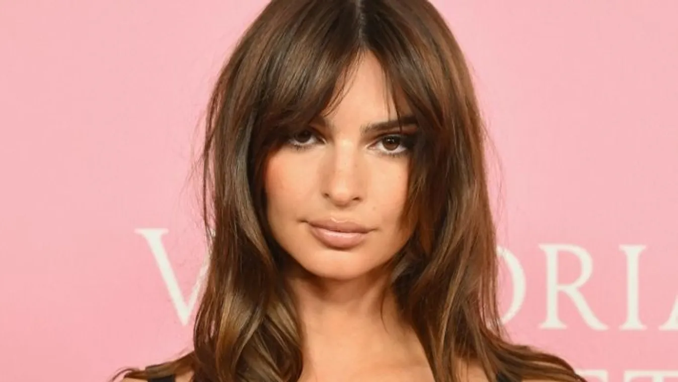 Alig bír a hatalmas melleivel Emily Ratajkowski bikinije