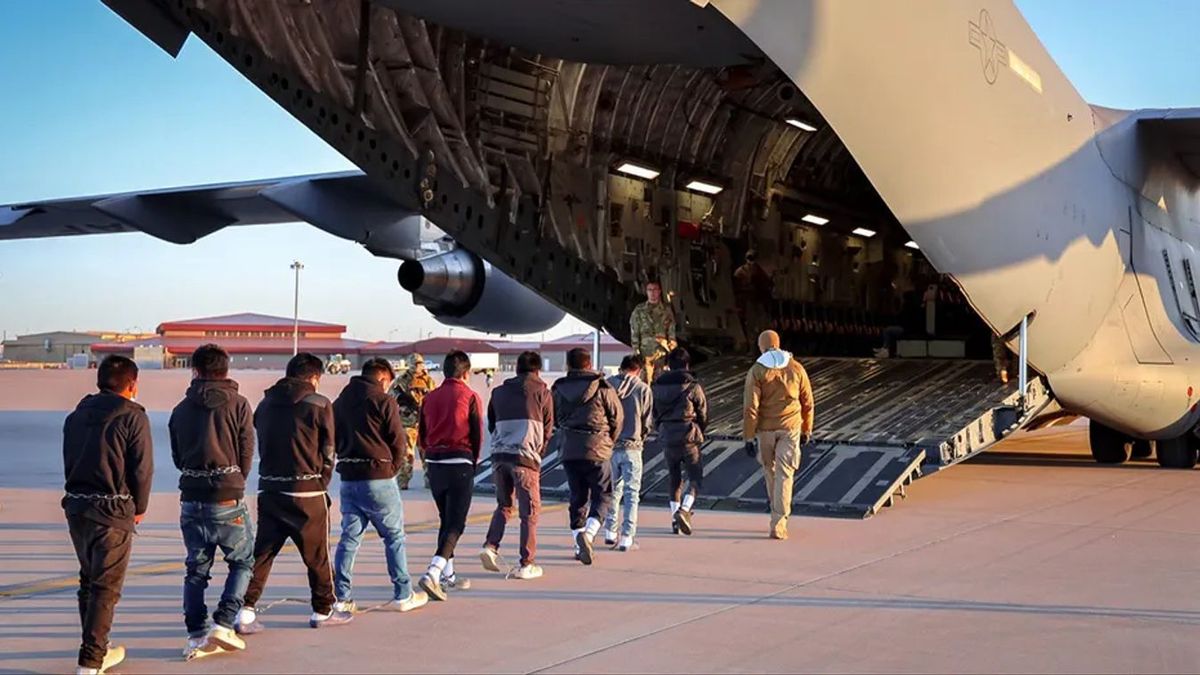 Megkezdődött az illegális migránsok kitoloncolása Amerikából
