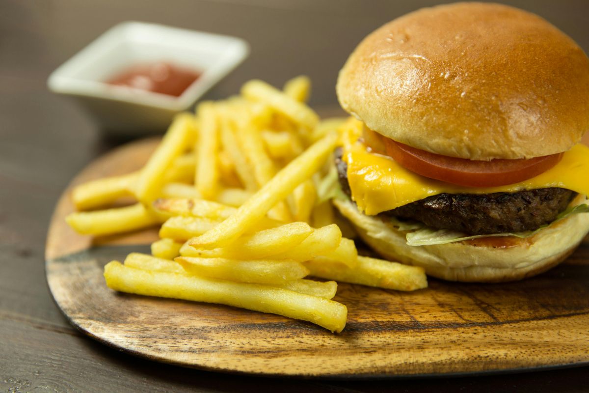 hamburger, gyorskaja, gyorsétterem, sült krumpli
