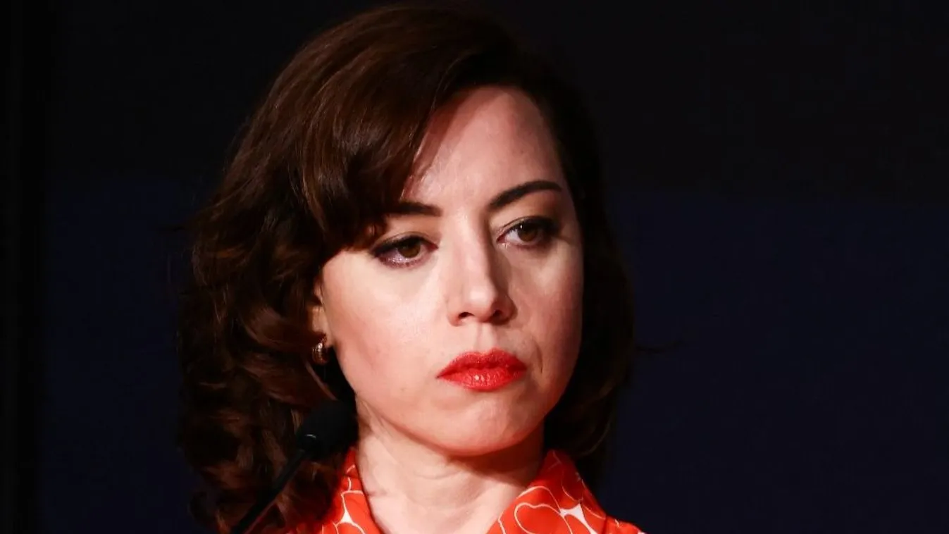 Gyászol a népszerű színésznő, meghalt a férje