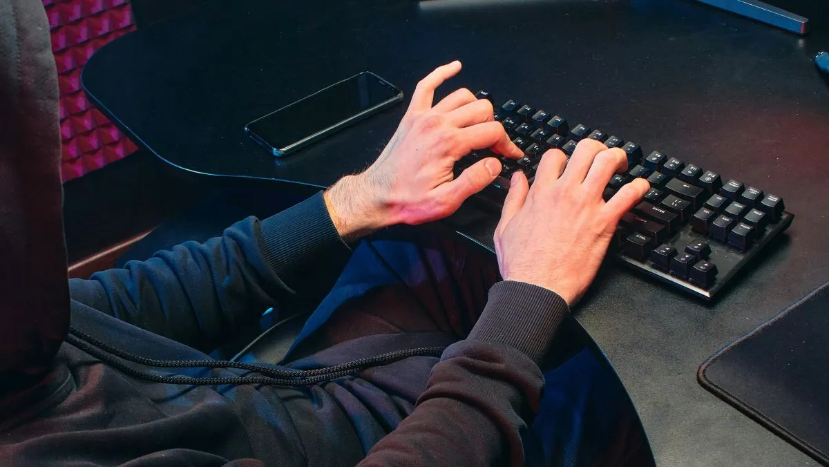 hacker, számítógép, laptop, csalás - PIN-kód