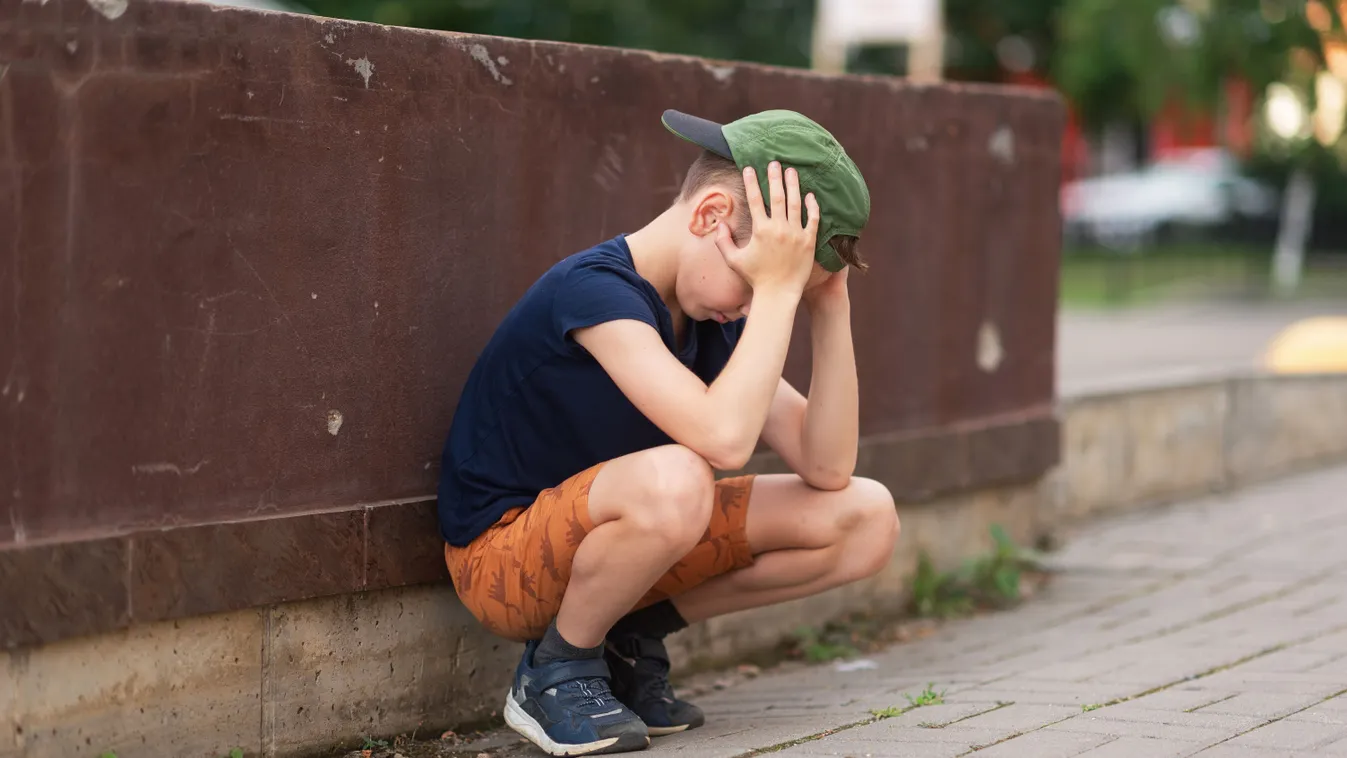 Nem a biológiai apja nevelte eddig a kisfiút