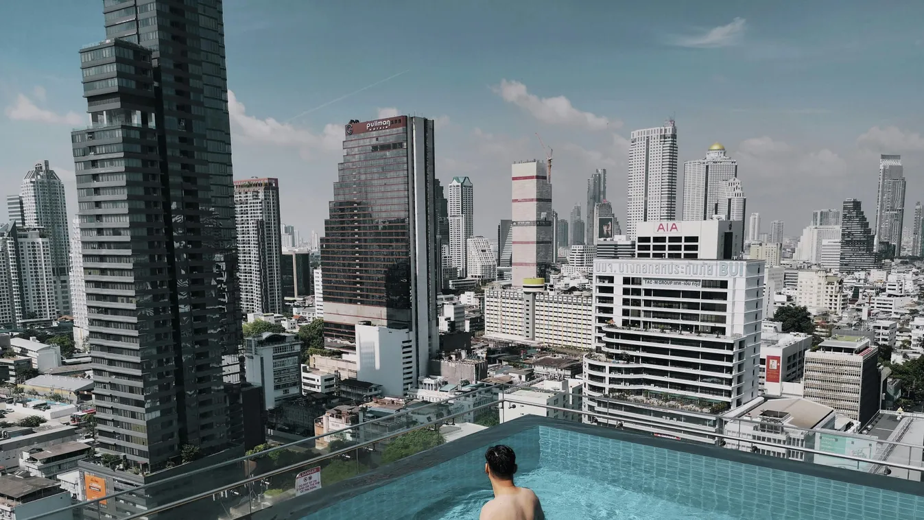 Thaiföldön pihen Metzker Viki