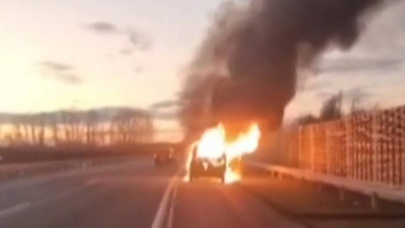 Semmi sem maradt az M3-ason kigyulladó furgonból – videó