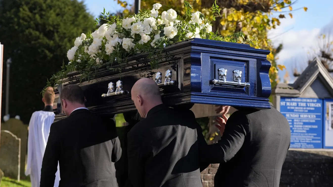 Sokkot kaptak a gyászolók a temetésen