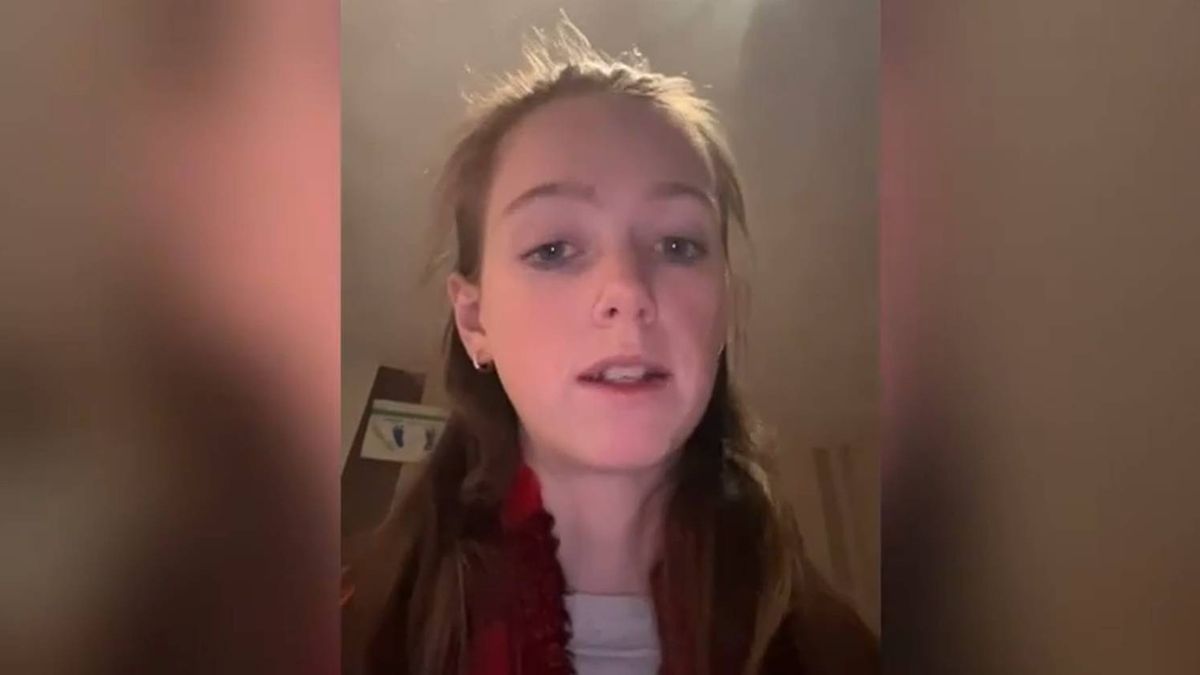 Az élete forog kockán: minden étkezésnél állnia kell, különben meg is fulladhat a fiatal lány