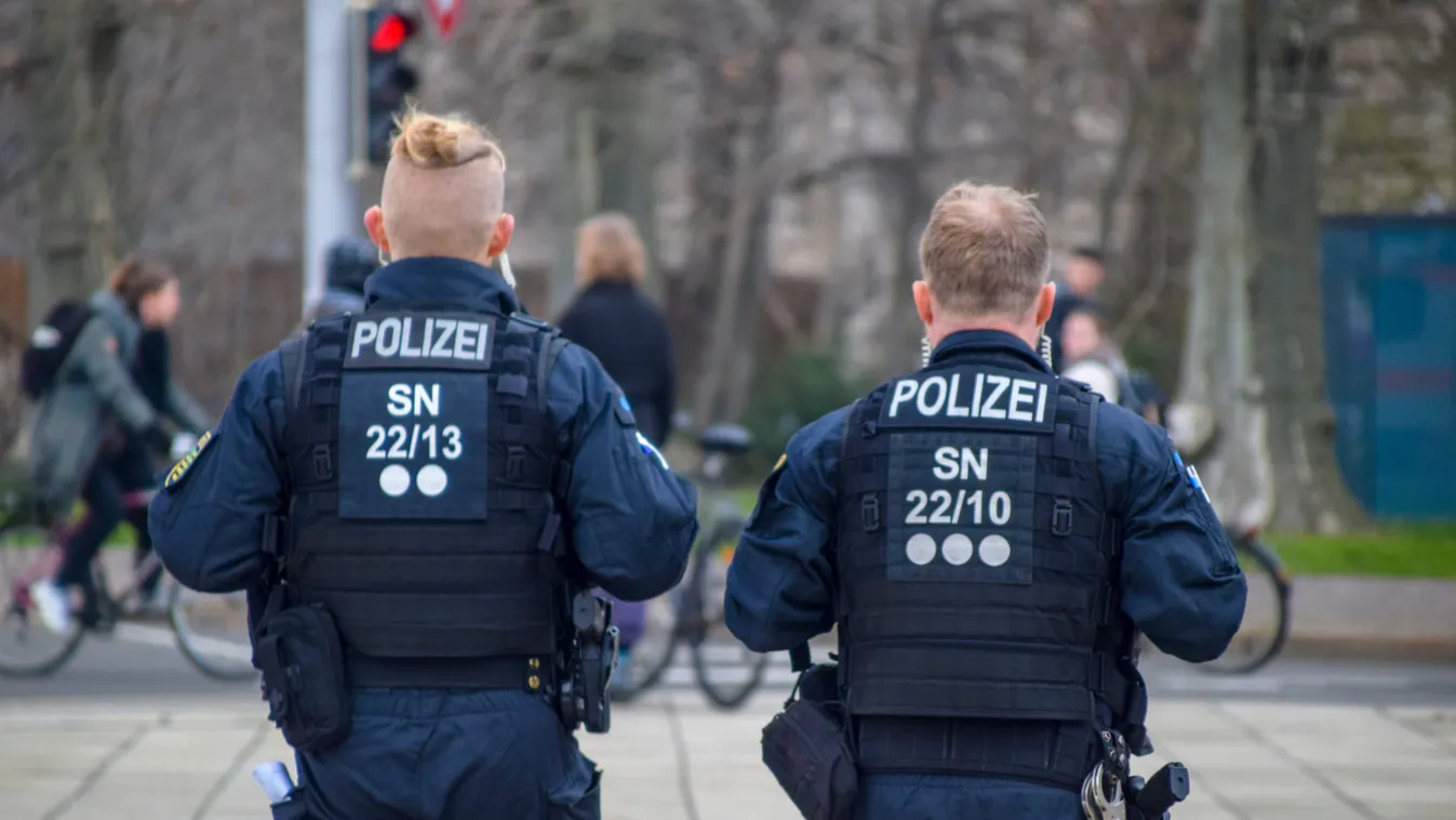 Késsel támadt rendőrökre