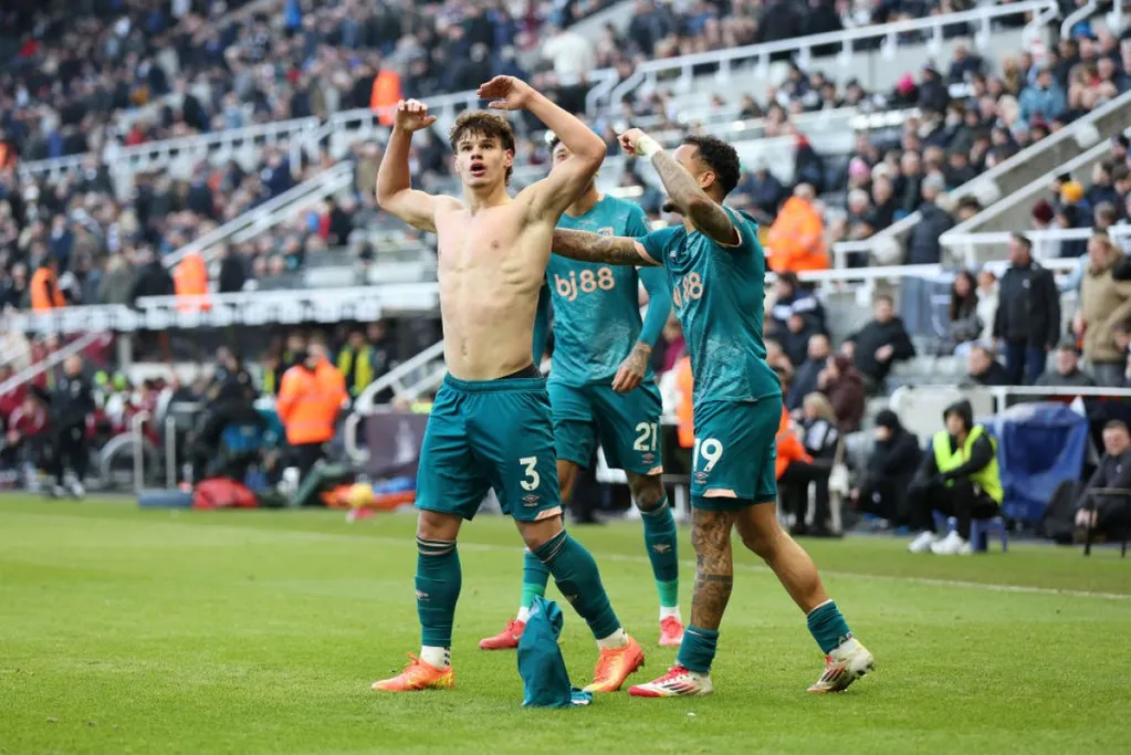 Kerkez Milos (balra) remek gólt lőtt, majd Marco Rossinak üzent?