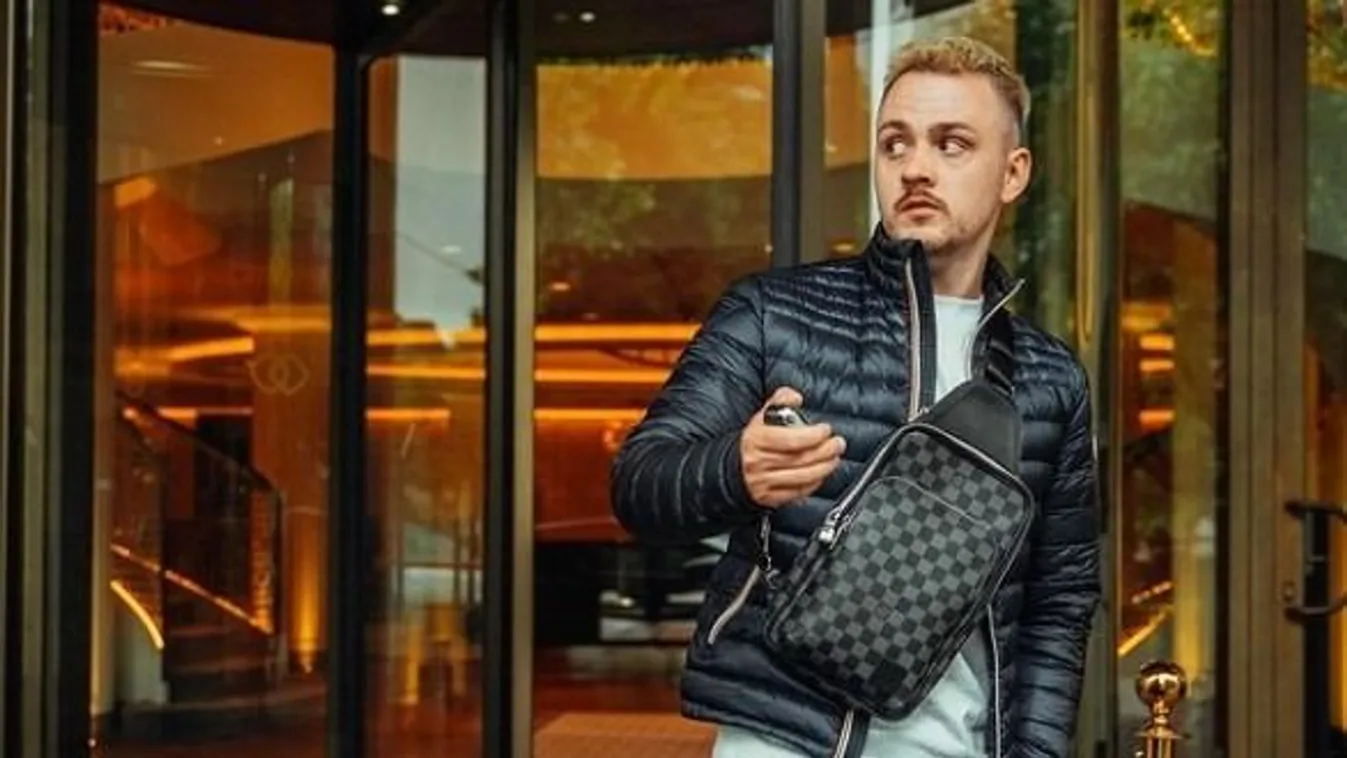 "Gyárban dolgoztam, most meg milliárdos vagyok - 28 évesen már nem is kell dolgoznom"