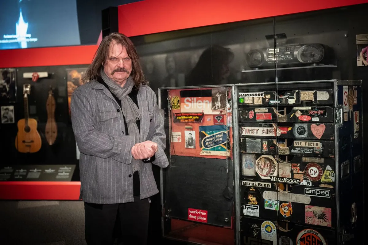 Mandoki Soulmates, Leslie Mandoki