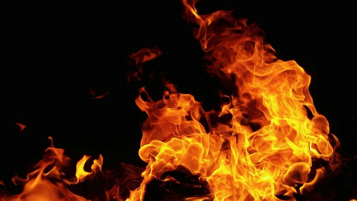 Azonnal megkezdték a mentést: egyetemi kollégium lángolt Gödöllőn