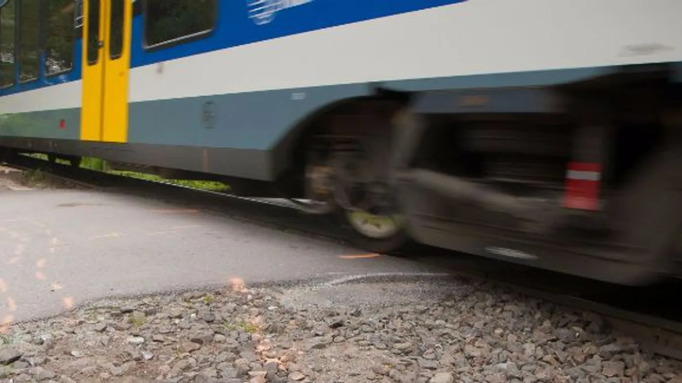 Embert gázolt a vonat Gödöllőnél, hatalmas késések