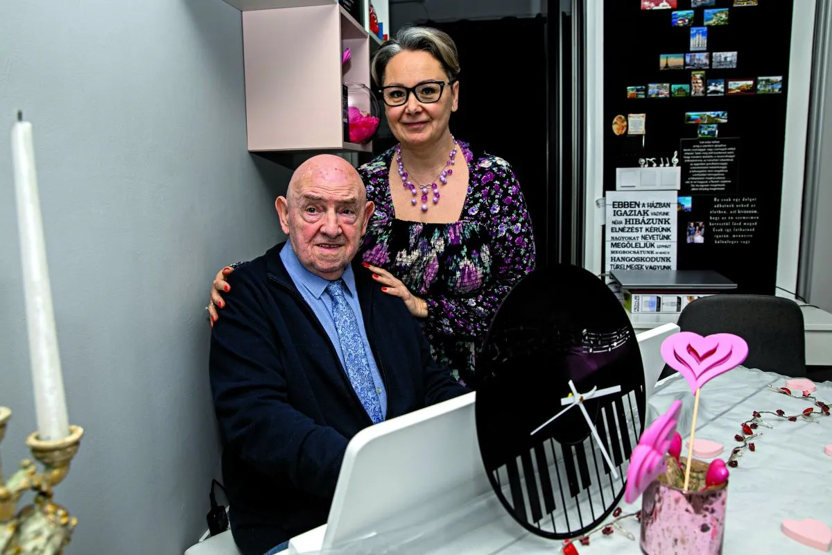 Valóság - Az ország leghíresebb bárzongoristája, Fűzy Gábor, aki 80 évesen talált rá a szerelemre és házasodott össze egy nála fiatalabb nővel - RIPOST
