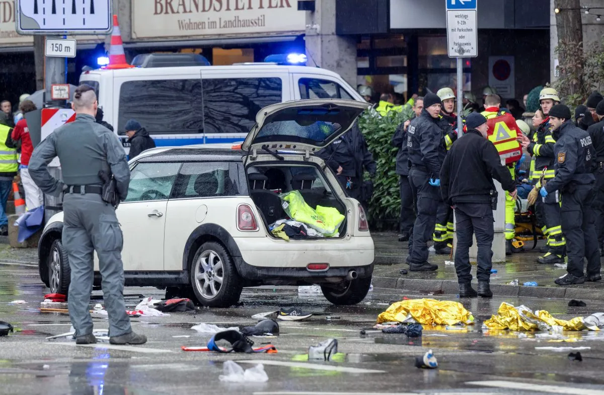 Müncheni támadás Car driven into group of people in Munich