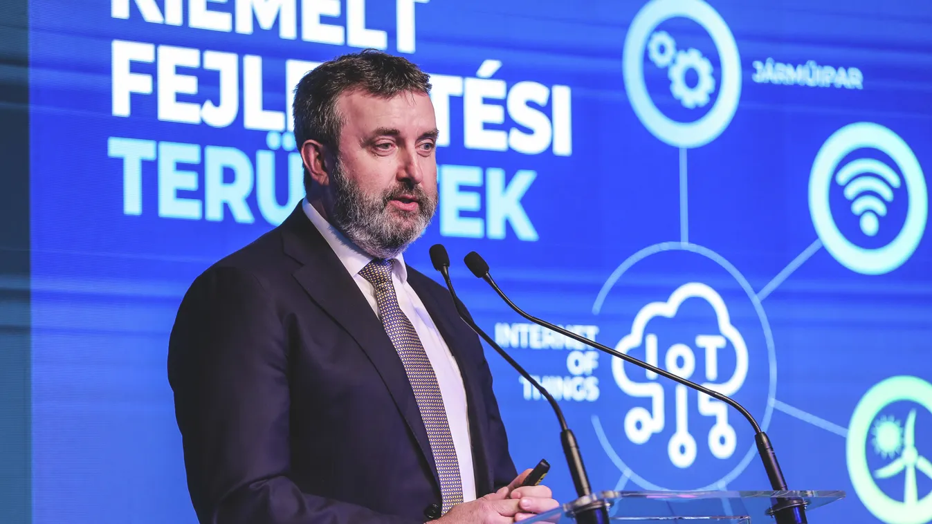 Itt a bejelentés: Palkovics László visszatér