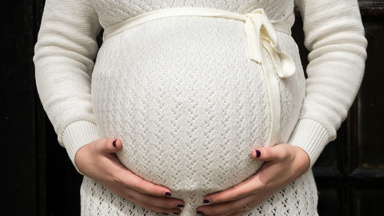 Orális szextől esett teherbe egy tinédzser lány, aki vagina nélkül született