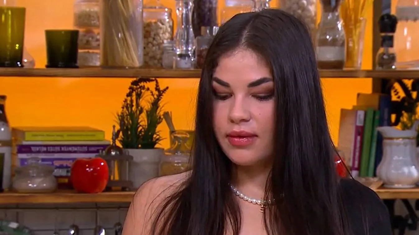 Nincs többé titok: csókolózós képeket posztolt Gáspár Evelin