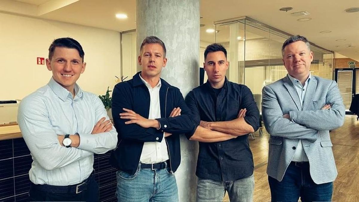 " Személyi erőtérben" matató pénzügyi mágus lett  Magyar Péter új helyettese
