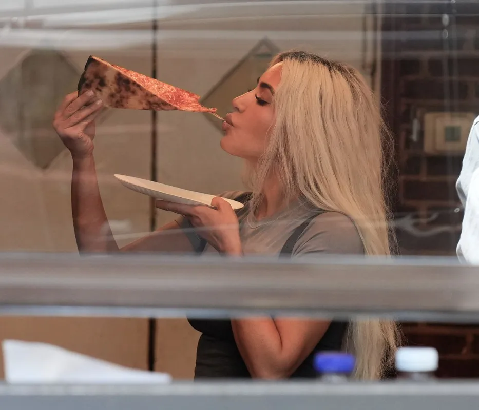 Galéria - február 9. a pizza világnapja, pizzázó sztárok - RIPOST