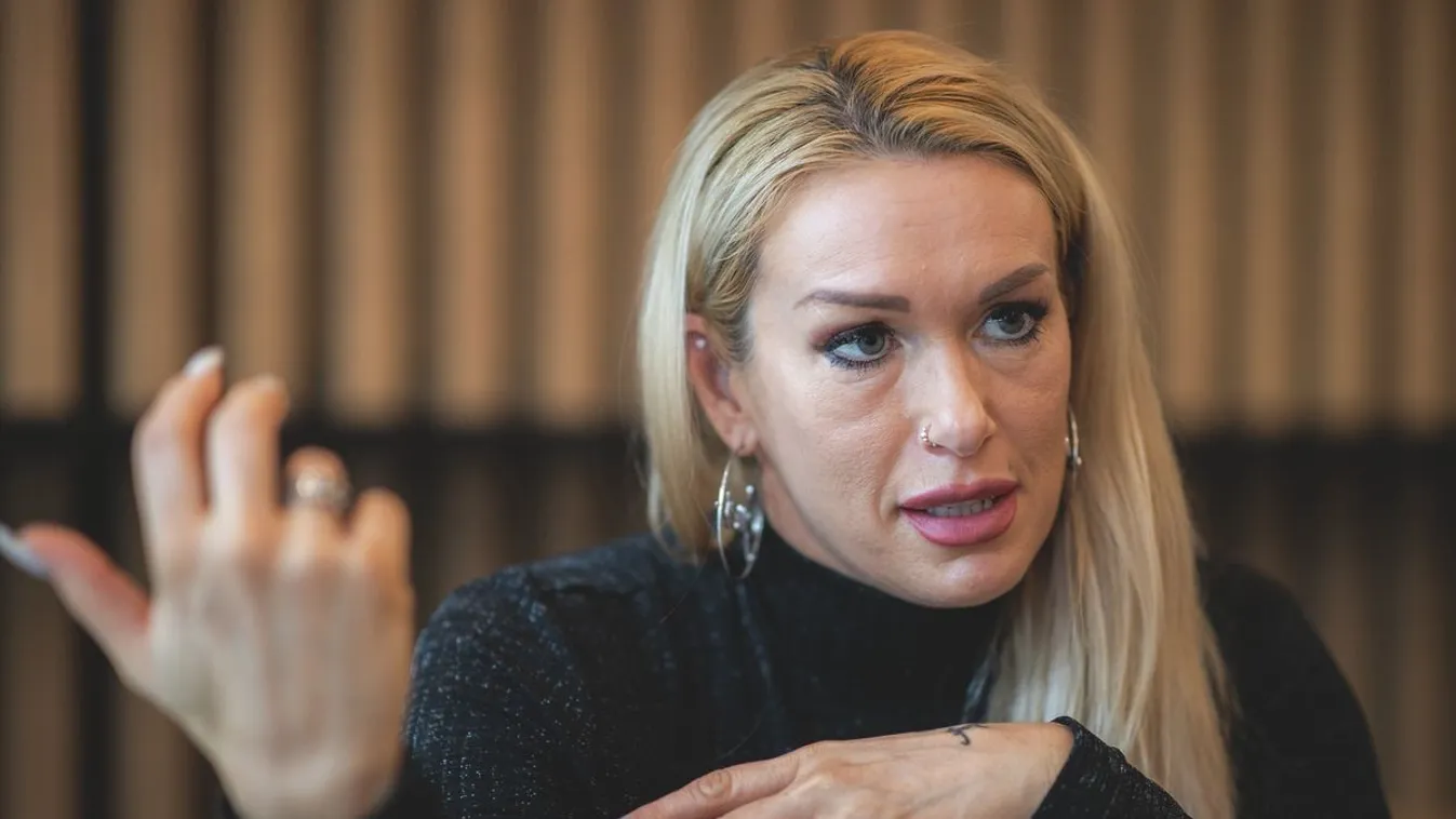 Túl szexi kép miatt került bajba Molnár Anikó