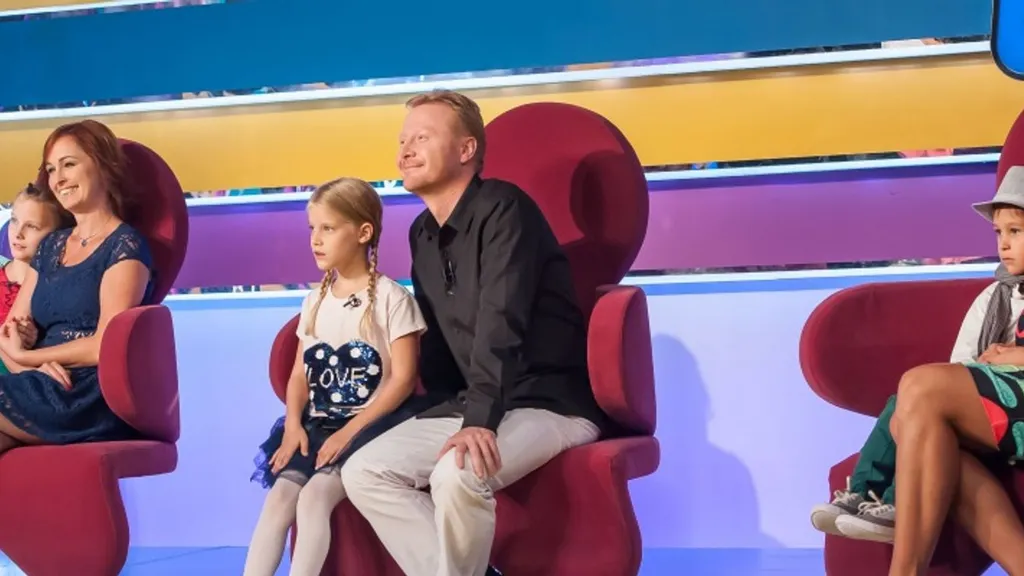 Kovács Róbert a Kicsi a Bors című műsorban kezdte pályafutását, de az ország kedvencévé a Világ legrosszabb gyereke című film tette, amiben Kavics szerepét játszotta. Kovács végül a Kölyökidő egyik legmeghatározóbb gyerekszereplőj