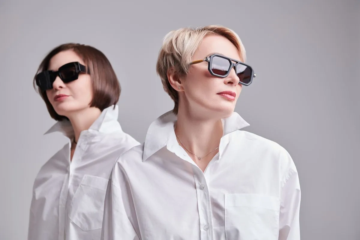 5 zseniális frizura Fashion,And,Glasses,For,Women.,Portrait,Of,Two,Stylish,Middle-aged